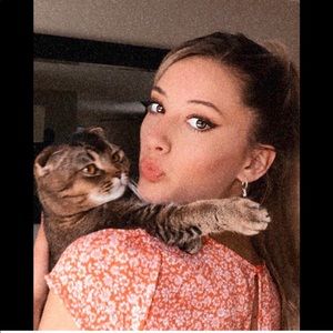 Meet your Posher, Ava